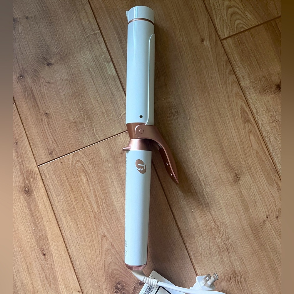 T3 Switch Kit Curling Iron Base w/ 1.5” Barrel - White/Rose Gold